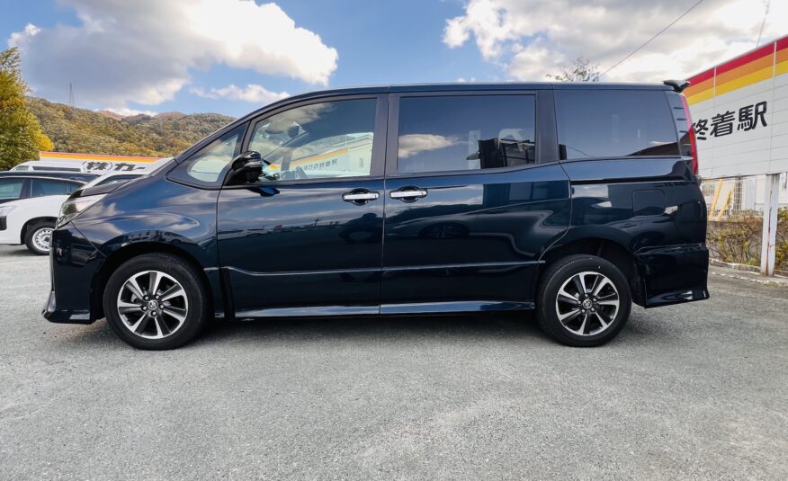 Toyota Noah rental car